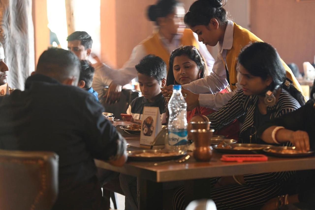 Pal Heights Mantra Hotel Bhubaneswar Buitenkant foto