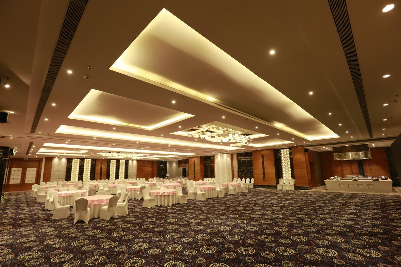 Pal Heights Mantra Hotel Bhubaneswar Buitenkant foto