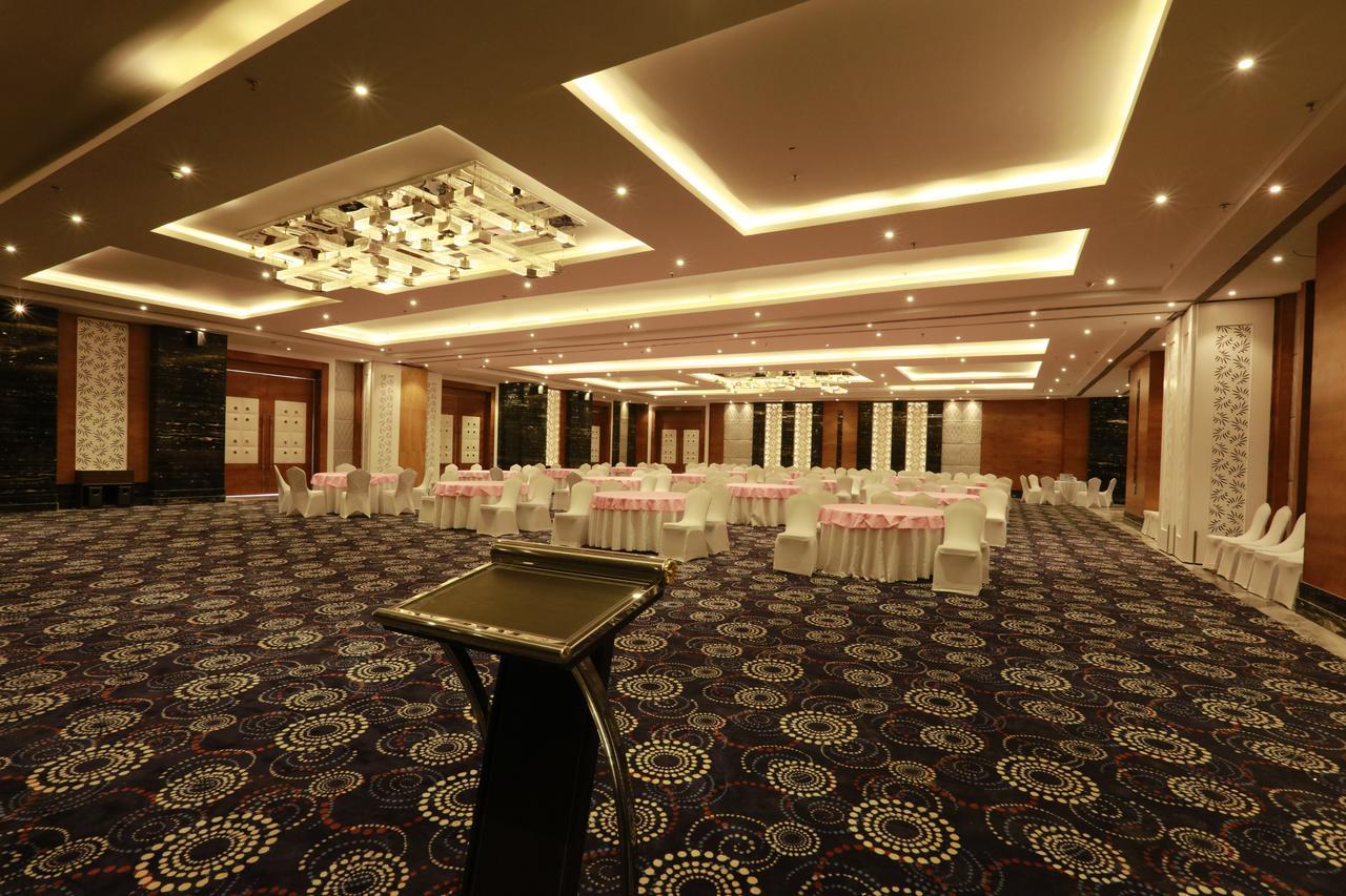 Pal Heights Mantra Hotel Bhubaneswar Buitenkant foto