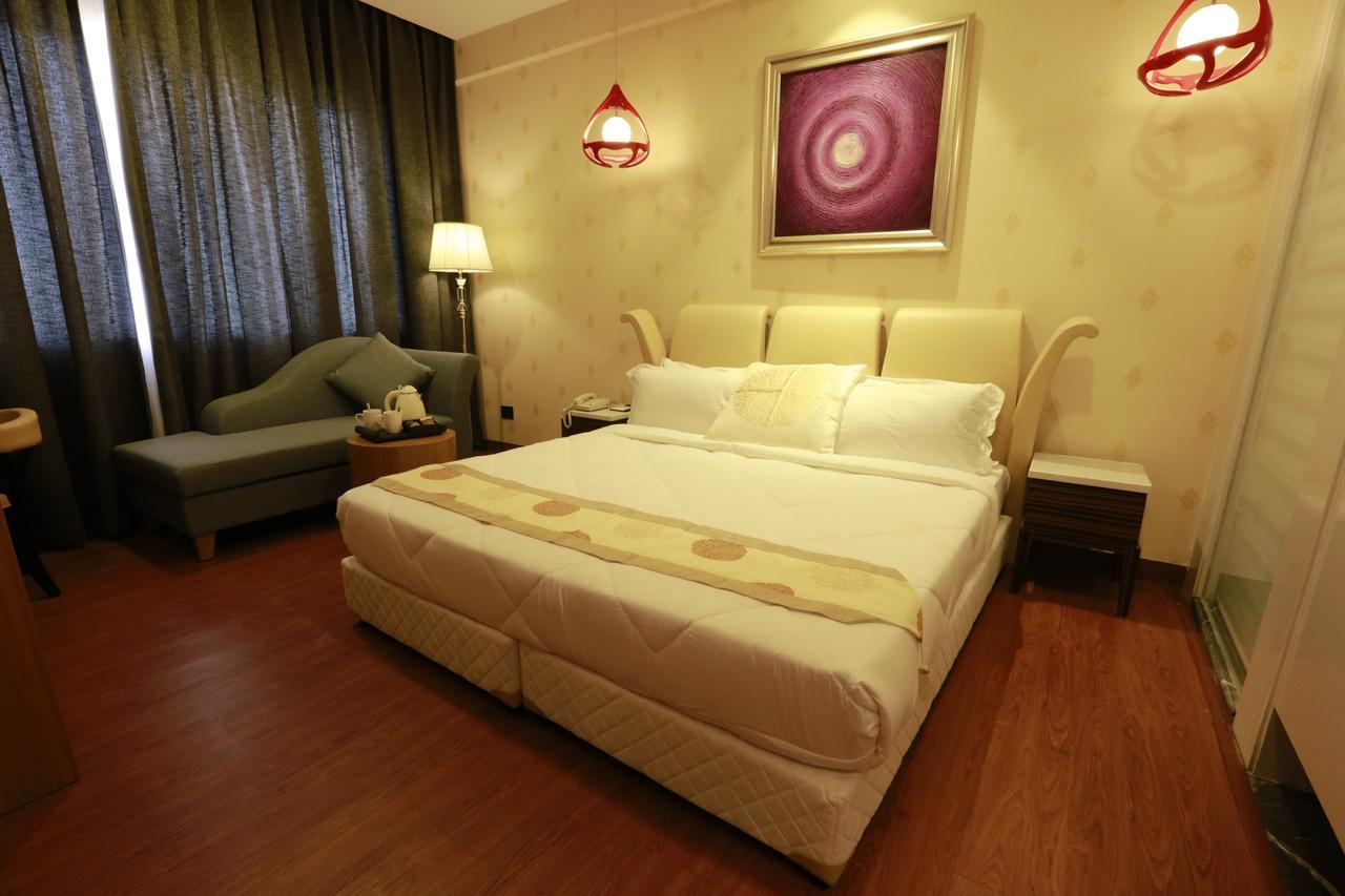 Pal Heights Mantra Hotel Bhubaneswar Buitenkant foto