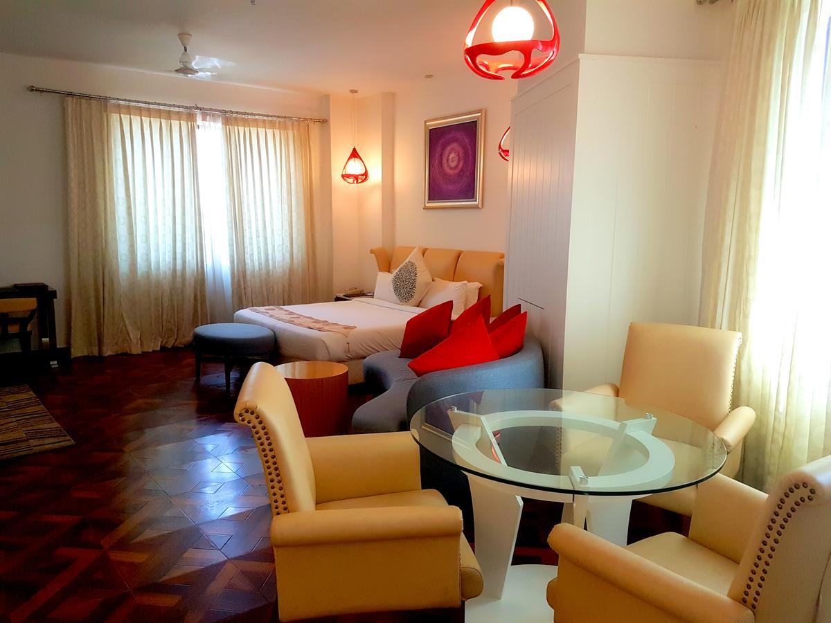 Pal Heights Mantra Hotel Bhubaneswar Buitenkant foto