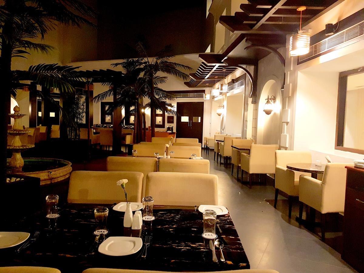Pal Heights Mantra Hotel Bhubaneswar Buitenkant foto