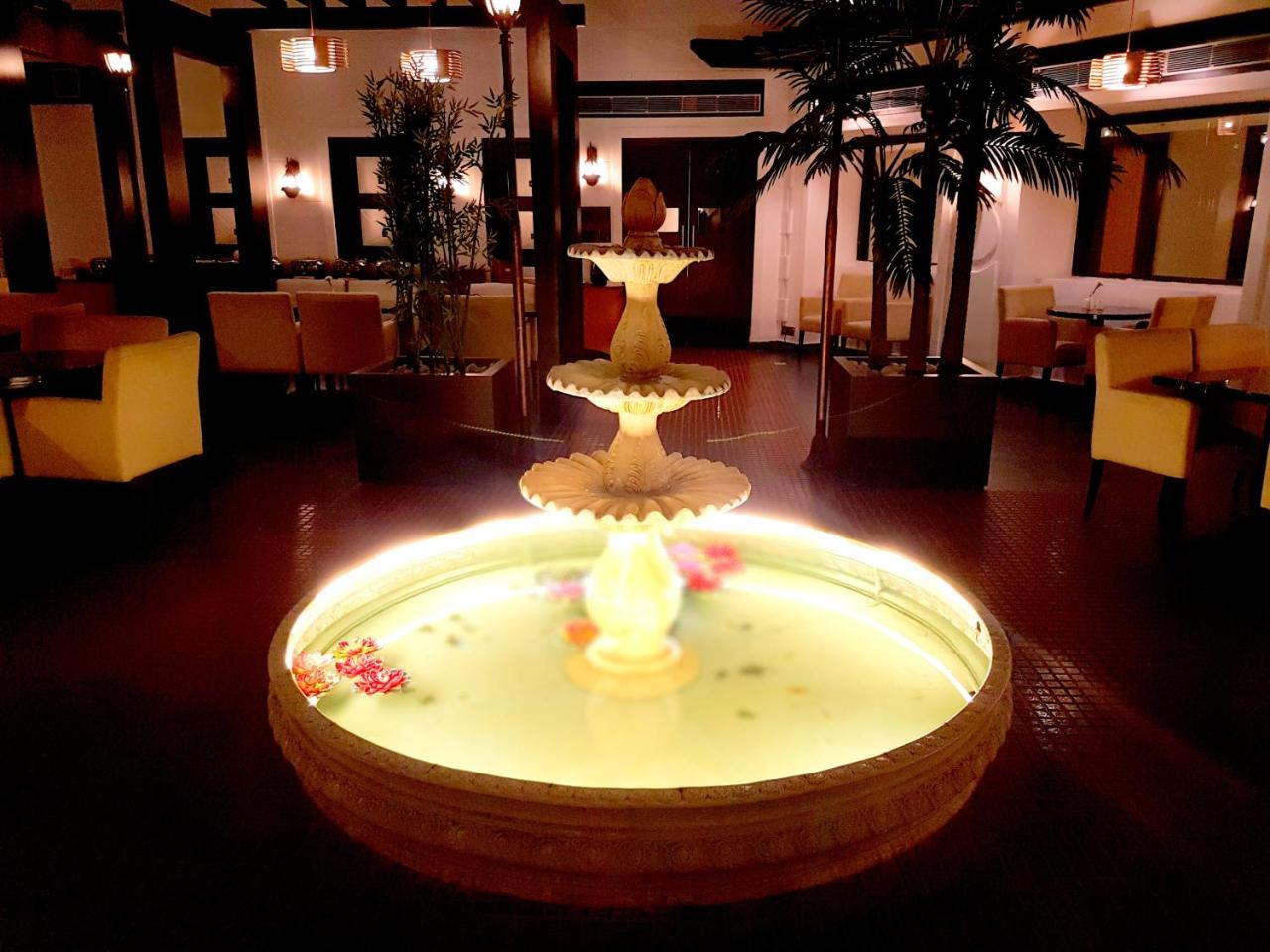 Pal Heights Mantra Hotel Bhubaneswar Buitenkant foto