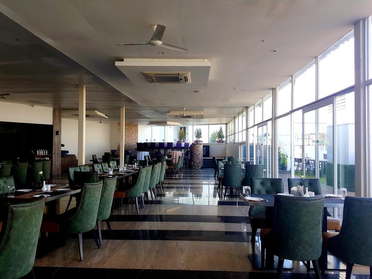 Pal Heights Mantra Hotel Bhubaneswar Buitenkant foto